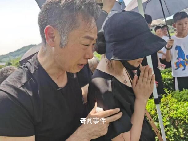 杭州墜亡女童父親希望嚴(yán)懲保姆 杭州女童被保姆遺留電梯墜亡案18日開(kāi)庭