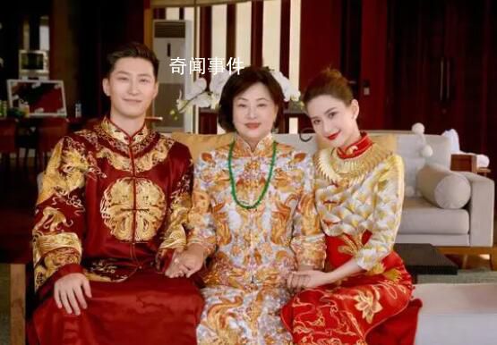 何超蓮竇驍婚禮 穿中式婚服與家人合照喜慶熱鬧