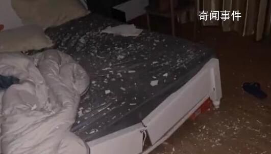 男子踩穿地板掉樓下女生床上 這樣的房子質量也太差了吧
