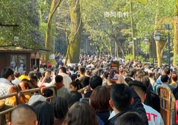 當下年輕人的寺廟經濟 90后00后占比近50%