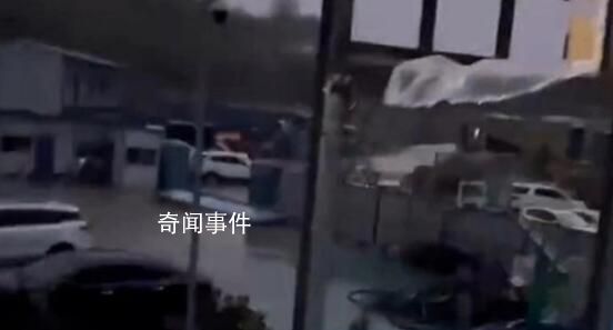 貴州遭暴雨襲擊：正睡覺房子被吹飛