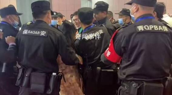 女子在mini展臺直播起沖突 警方回應