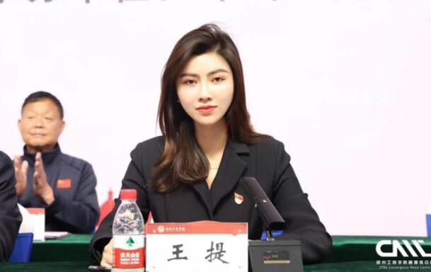 河南一高校女副校長美出圈 王提個人資料簡介