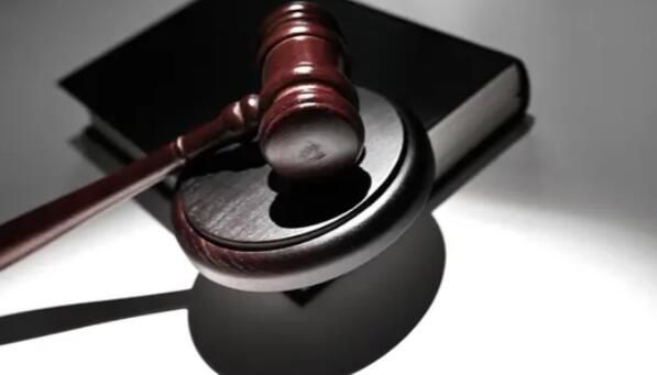 員工向前同事透露工資被開除 遂將公司告上法庭