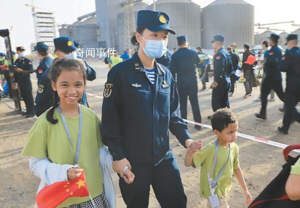 蘇丹撤離同胞看到中國軍艦來接落淚 已有1300多名中國公民安全轉移