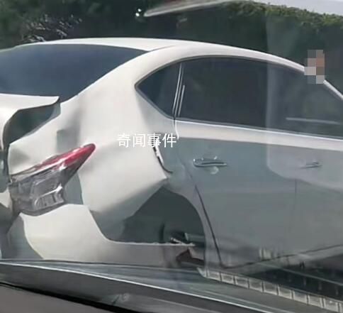 2車追尾灑落一地現金?目擊者:是冥幣