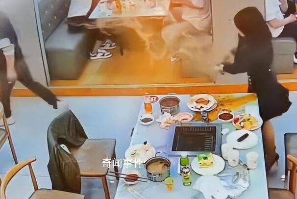 女子端火鍋潑向同桌男子殃及他人 引發了大量的討論