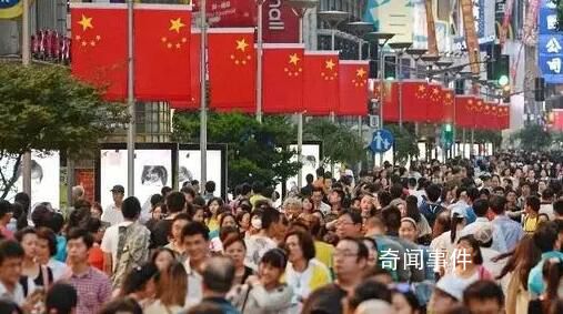 感受節(jié)日經(jīng)濟(jì)的強(qiáng)勁脈動(dòng) 從餐飲住宿的紅火到景區(qū)景點(diǎn)的熱鬧