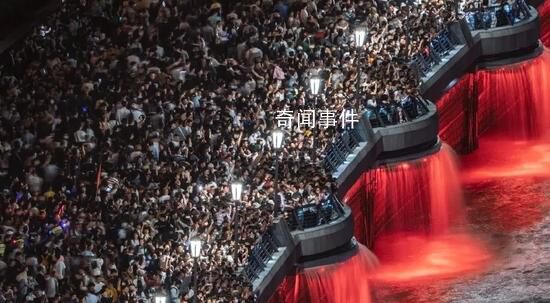 攝影師拍下上海外灘震撼畫面 五一上海外灘到底有多少人