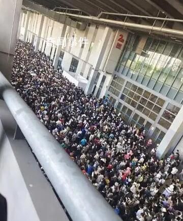 上海cp29動漫展不檢票引發(fā)爭議 出現(xiàn)大量沒有票的人混進(jìn)去
