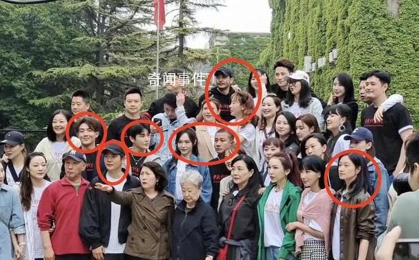 唐嫣中戲同學聚會 妥妥的占據著C位