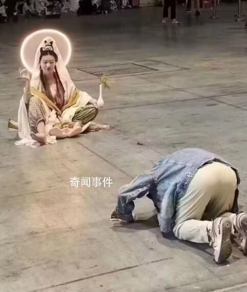 女菩薩財(cái)神爺佛祖齊聚上海漫展 沒有二次元做不到的