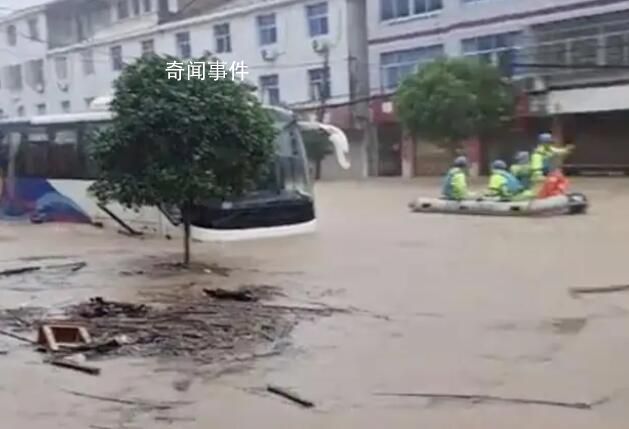 江西宜黃特大暴雨水深達肩膀處 多地內澇