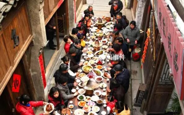 一桌八個菜僅一葷賣528元 主辦方稱有些人看熱鬧不嫌事大