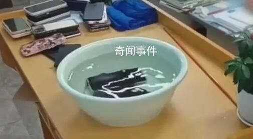 貴陽(yáng)一學(xué)校20余學(xué)生手機(jī)被泡水處置 引發(fā)熱議