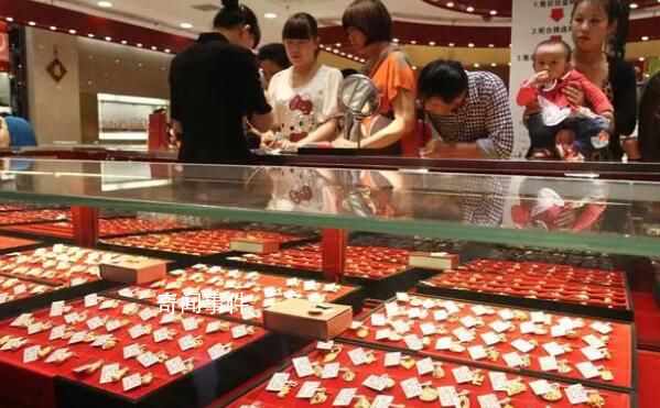 女子把變心男友送的黃金賣了14萬 現貨黃金今年漲了超過12%