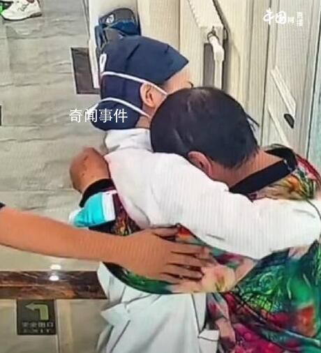 母親見(jiàn)牙醫(yī)像已故女兒瞬間落淚 牙醫(yī)偷偷訂了一束花送給阿姨安慰她