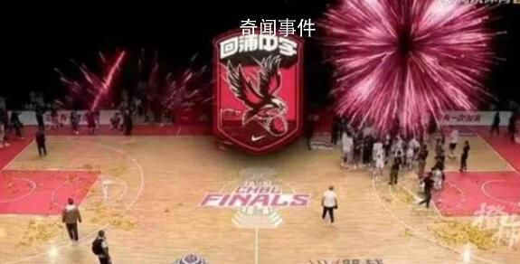 縣城中學籃球隊奪全國冠軍 全城歡迎