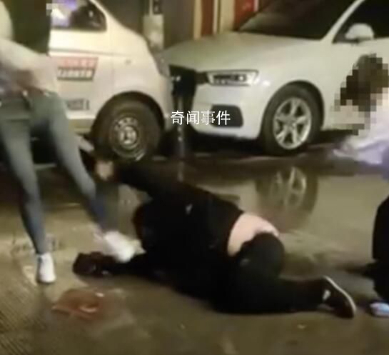 男子疑酒后鬧事被三女子合力制服 網(wǎng)友：干得漂亮
