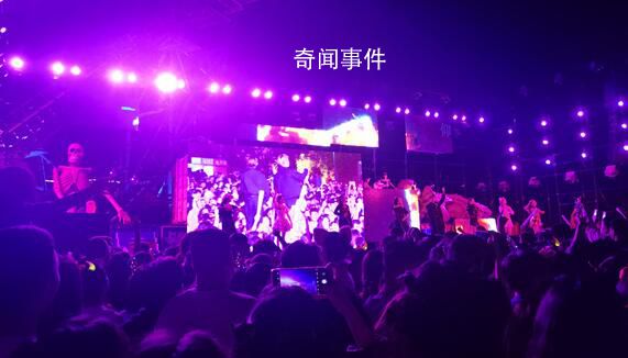 霉霉演唱會(huì)上邊唱歌邊勸架 臺(tái)下粉絲與保安疑似起爭(zhēng)執(zhí)