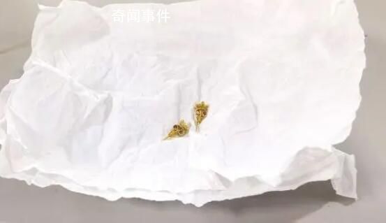 地鐵站撿廢紙團一捏發現是黃金耳釘 一捏發現不對勁