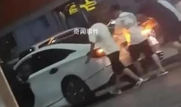 5名男子酒后推車1公里回家 網友：為了喝酒也是拼了