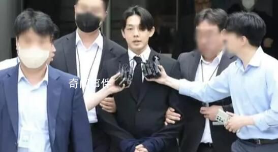 劉亞仁被上銬送往拘留所 表示對此事很后悔