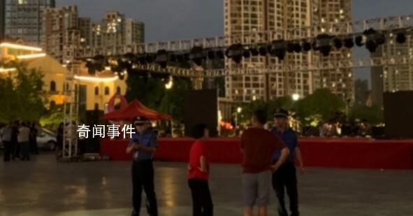 南昌被背景屏砸傷9名幼兒傷情公布 現場電子屏傾斜倒塌