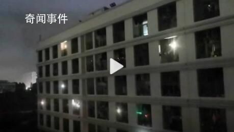 暴雨致宿舍停電 學生合唱海闊天空