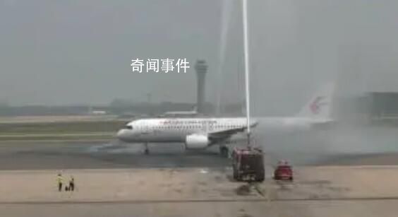 C919獲民航最高禮儀過水門 商業首飛成功
