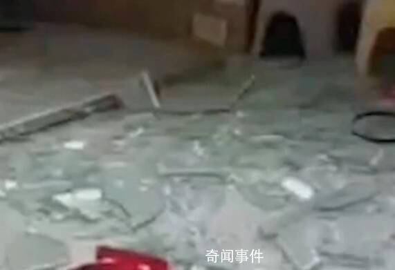 派出所爆炸 對面營業廳玻璃被震碎