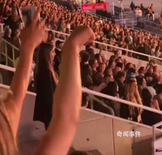 梅西看演唱會被認出 