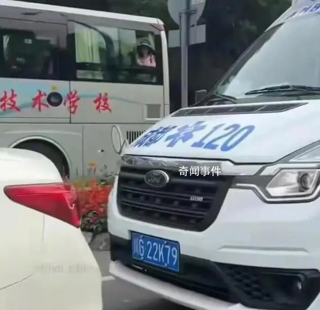 司機(jī)拒絕120讓路 被罰150元記3分