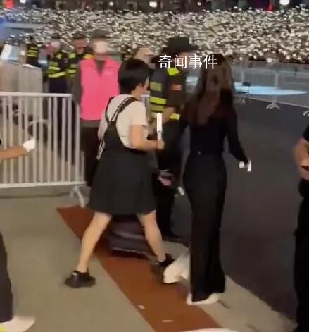 周冬雨現身五月天演唱會 和五月天早在幾年前就已經成為好友