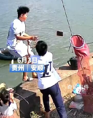 男子掉入魚塘前緊急扔出手機 稱：我怕手機掉水里不好找