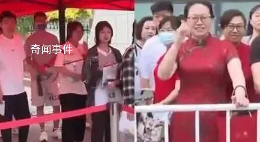 家長穿“紅旗袍”圖好兆頭 祝孩子們取得好成績