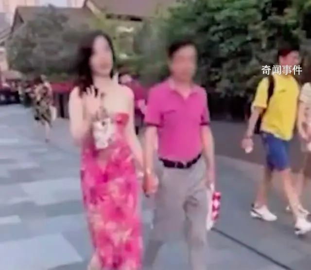 牽手門(mén)女子疑曾向鏡頭揮手 畫(huà)面曝光