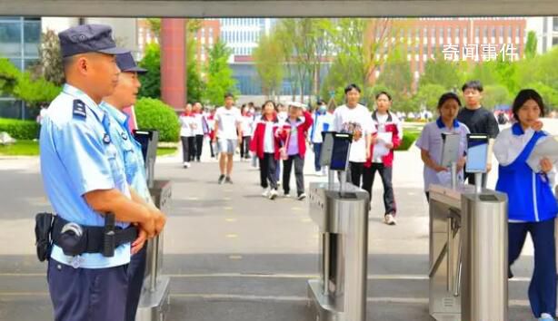 女兒高考 警爸警媽執勤