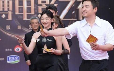 沈騰在紅毯發彩票 幾乎每個人都得到了一張彩票