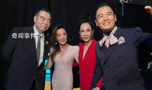 周潤(rùn)發(fā)楊紫瓊陳凱歌合照 上海國(guó)際電影節(jié)金爵盛典現(xiàn)場(chǎng)