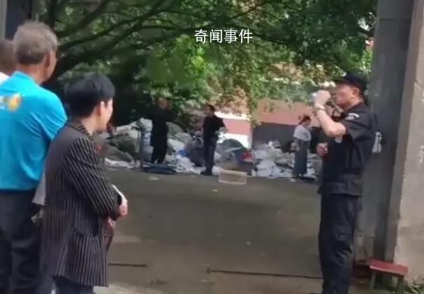 四川一中學(xué)不讓學(xué)生帶書離校售賣 校內(nèi)1斤3毛校外6毛