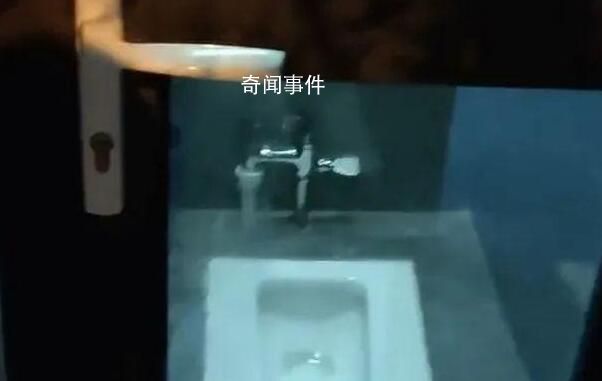 山西透明門公廁已使用約5個月 此事引發網友關注