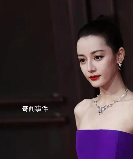 迪麗熱巴紅毯趕蚊子 網(wǎng)友直呼真是太可愛了