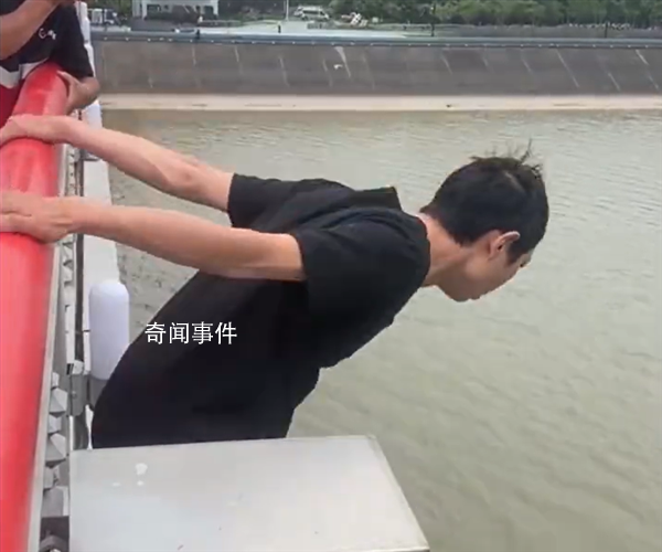 跳江救人小哥被獎勵10萬元和一套房 好人有好報