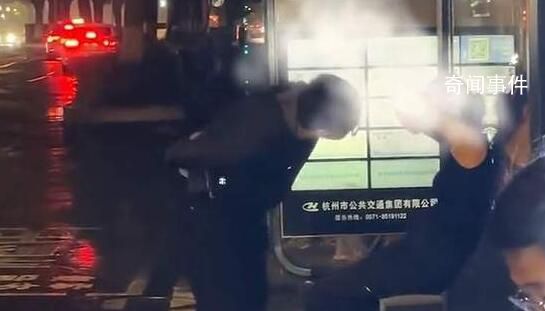 女子深夜當街被男子狂扇10多分鐘 隨后就錄了視頻報警