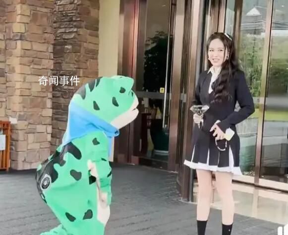 陳喬恩被青蛙求婚 陳喬恩受到這個意外的舉動深深感動