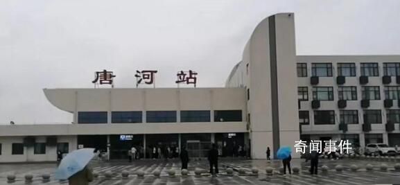 網(wǎng)友稱火車站雨天不讓提前進(jìn)候車室 這樣的做法有些不盡人意