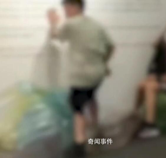 畢業生美術展遭熊孩子踩踏 這些觀展禮儀你都知道嗎