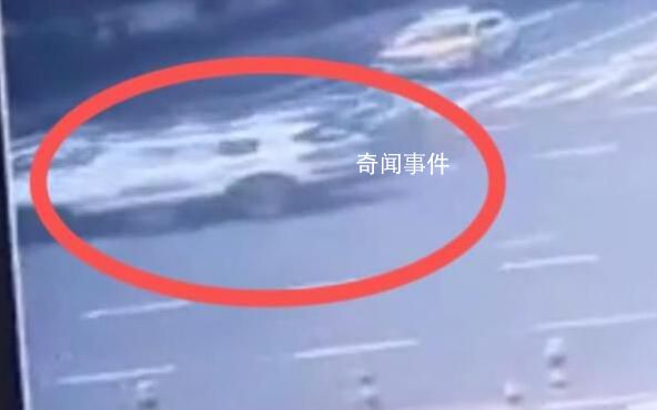 特斯拉追尾撞飛小客車致1死1傷 肇事車輛已送機(jī)構(gòu)進(jìn)行技術(shù)鑒定