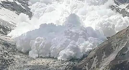 游客新疆旅游目睹雪崩全過(guò)程 如何預(yù)防和應(yīng)對(duì)雪崩